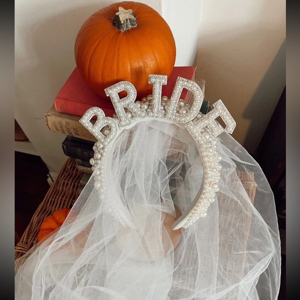 Bride headband with veil
